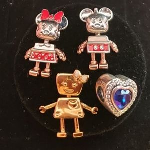 Pandora Bella Bot charm in gold